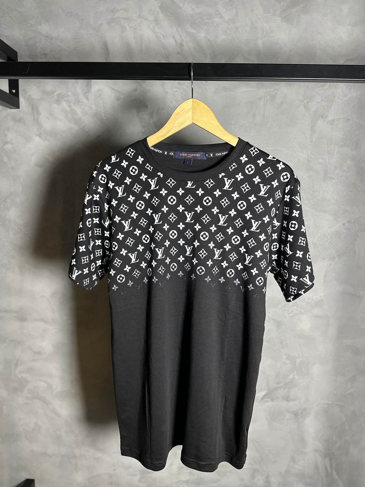 Camiseta LV degradê Caio Multimarcas