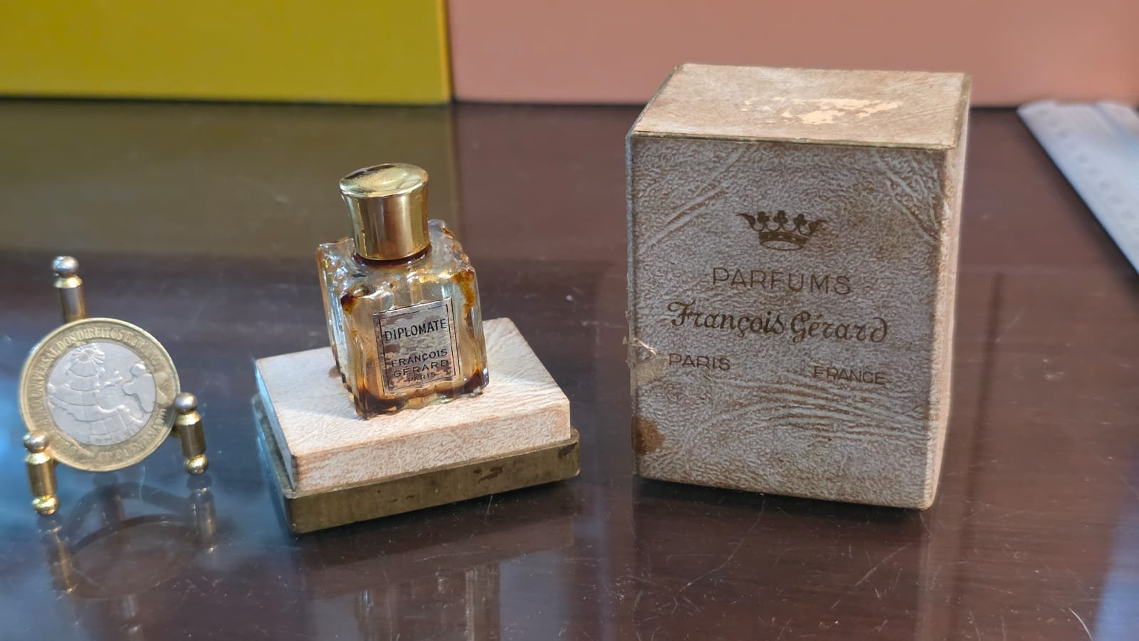 Antigo frasco de perfume francês | Pescadores de Relíquias