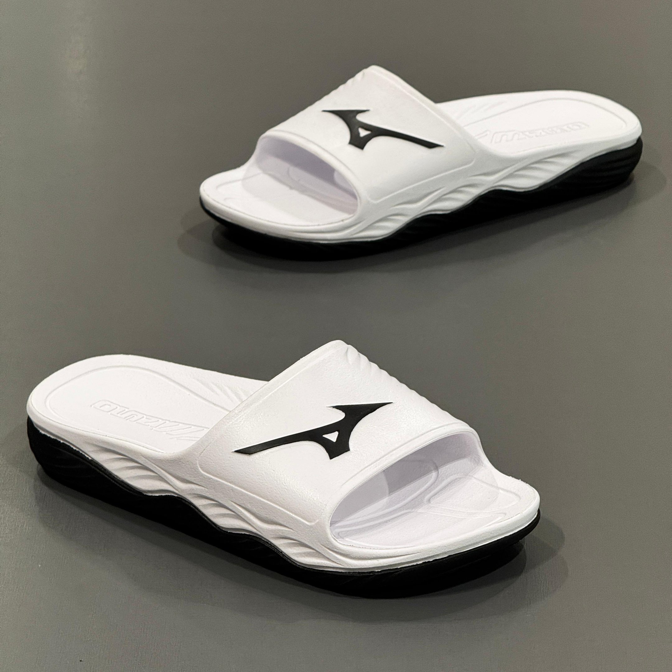 CHINELO MIZUNO MZ SLIDE ENERZY BCOPTO 39/40 | FONTE DAS MARCAS